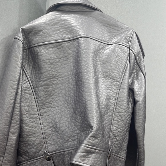 Too small - Picture 4 of 6